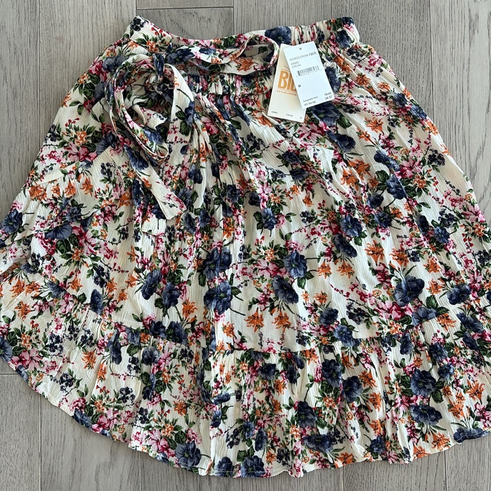 Bila Floral Wrap Skirt Tie Front Size Medium New
